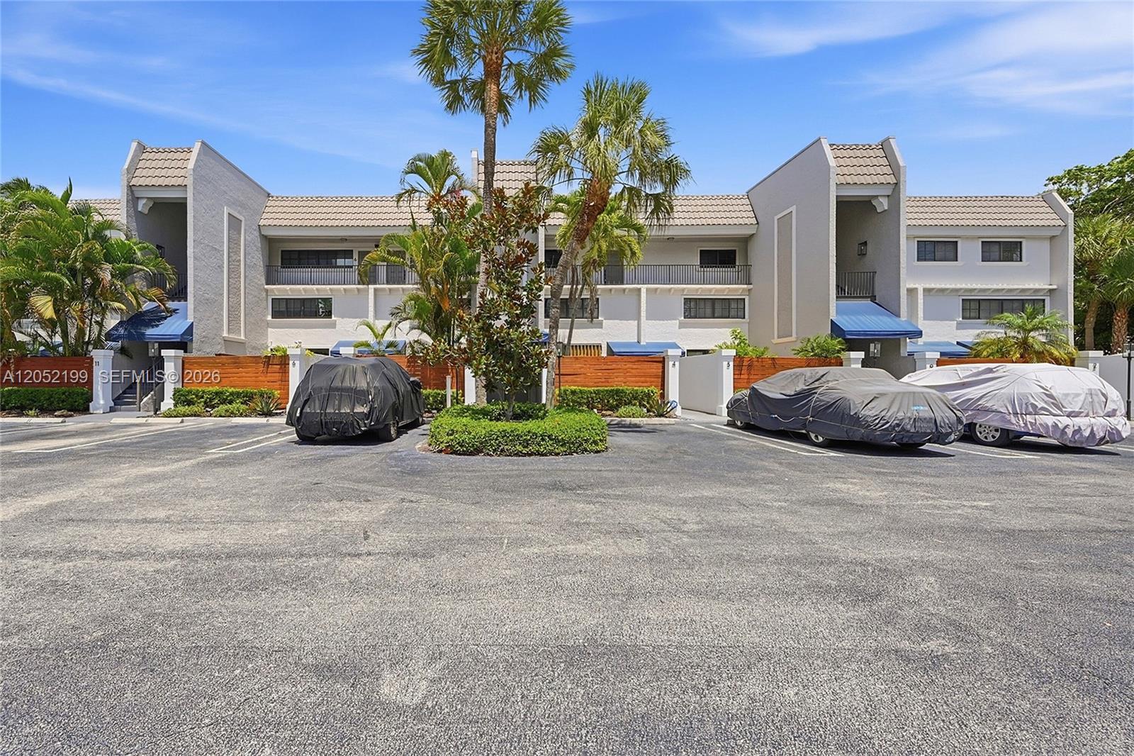 801 Palm Trail