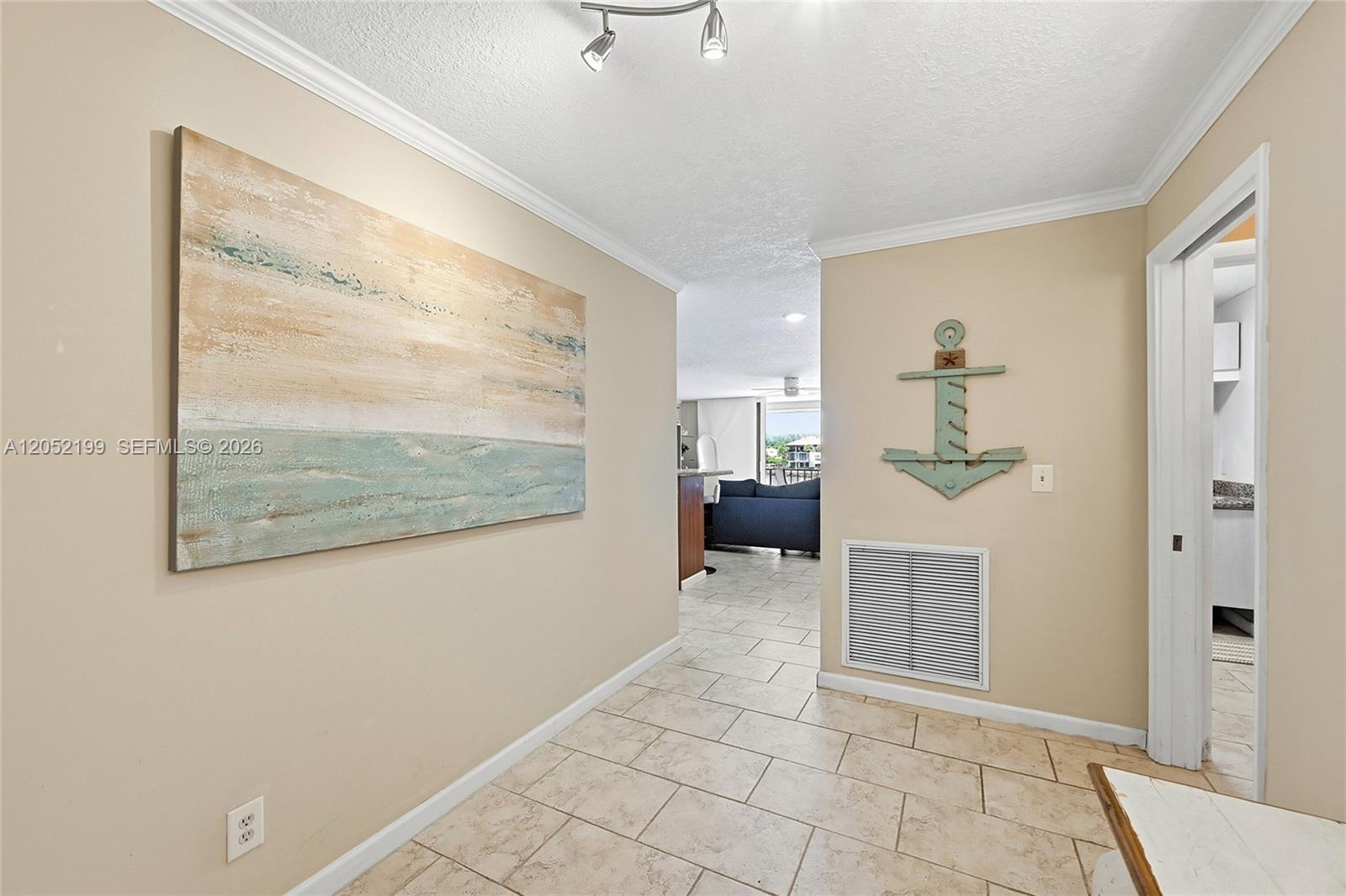 801 Palm Trail