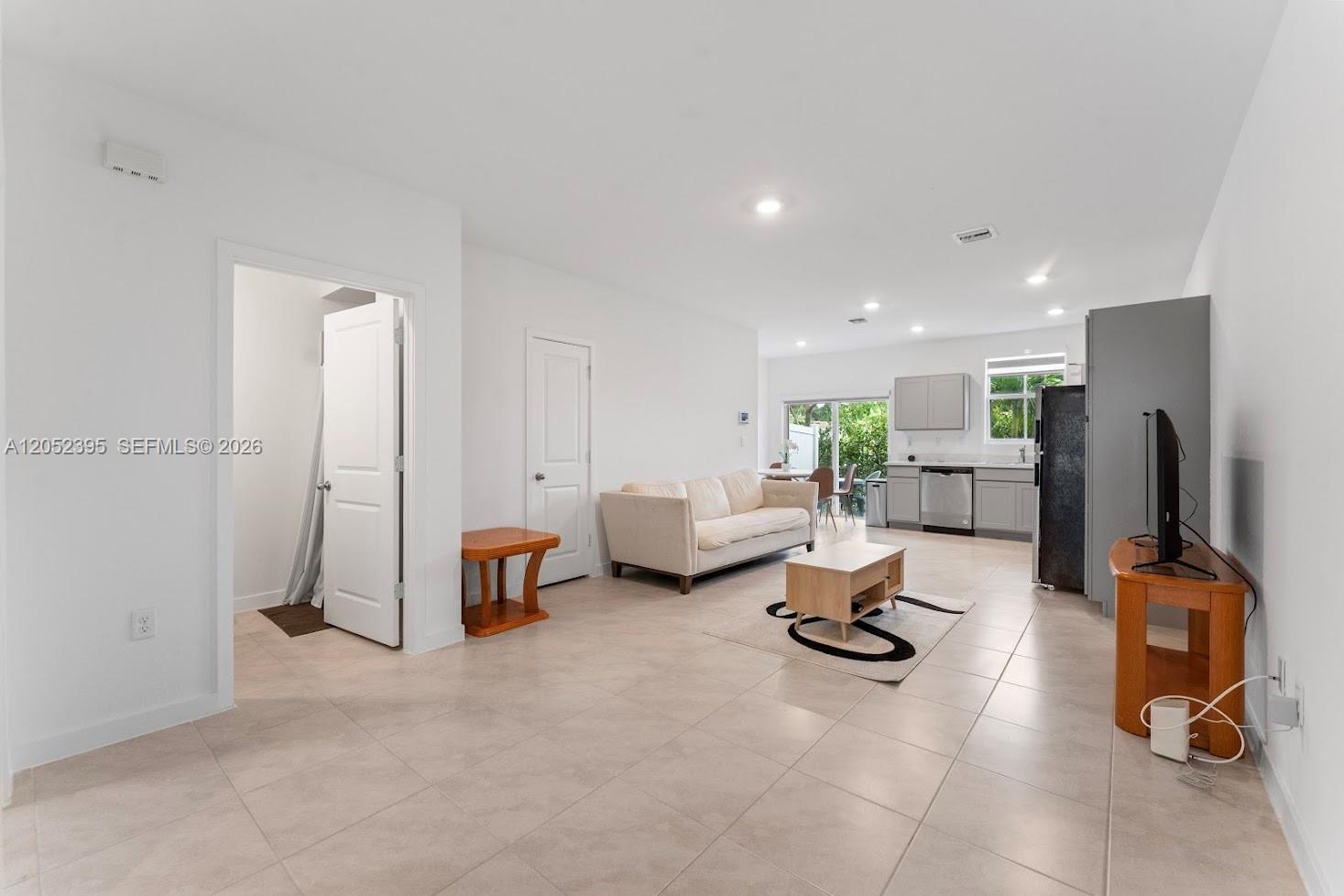 336 NW 8th Court gallery image #5