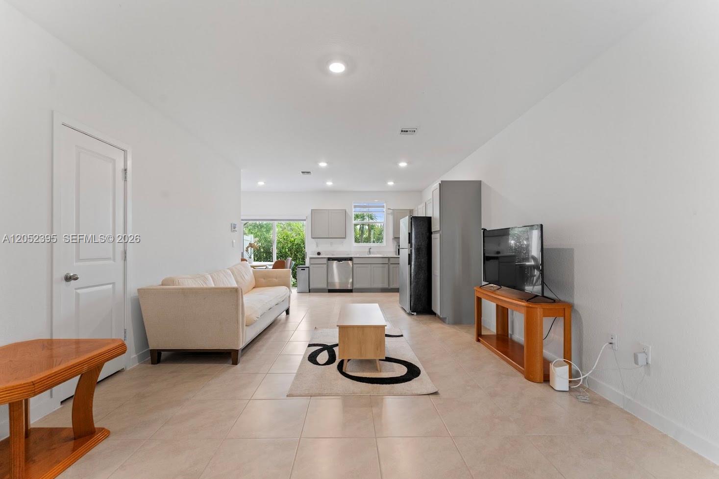336 NW 8th Court gallery image #6