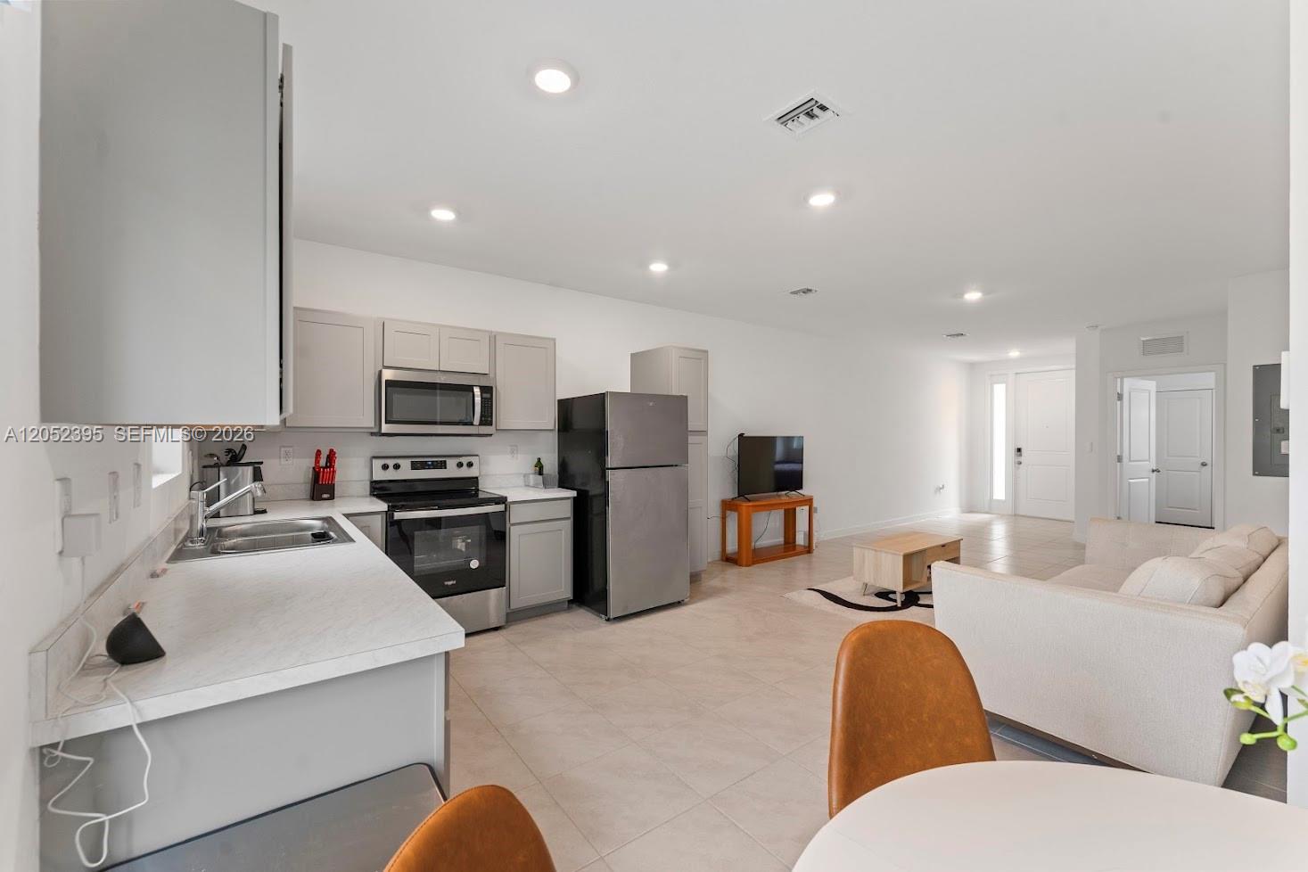 336 NW 8th Court gallery image #9