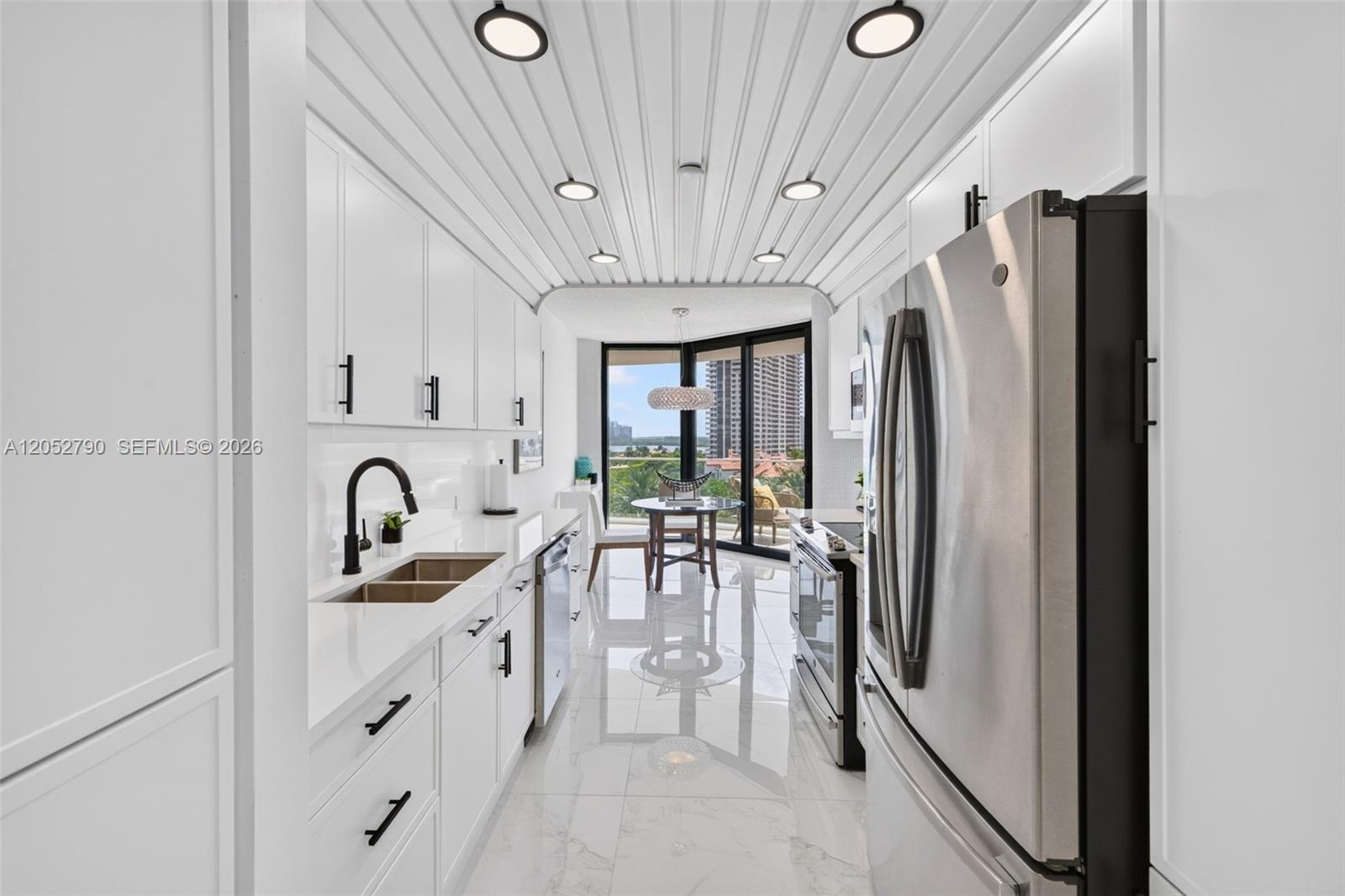 2800 Island Boulevard