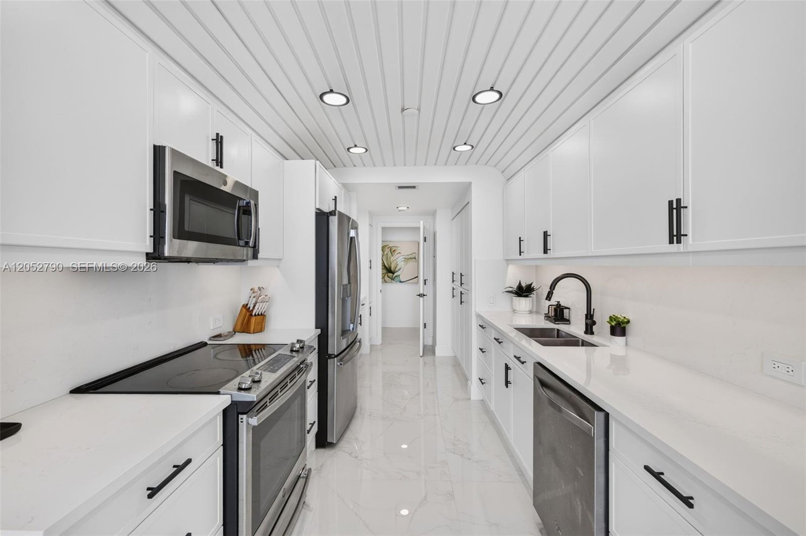 2800 Island Boulevard