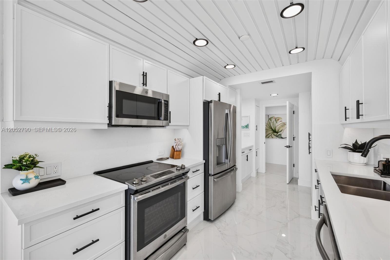 2800 Island Boulevard