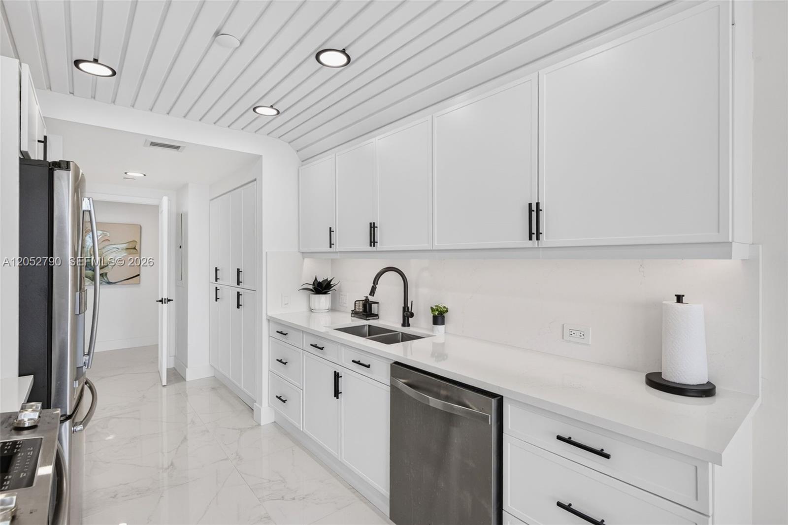 2800 Island Boulevard