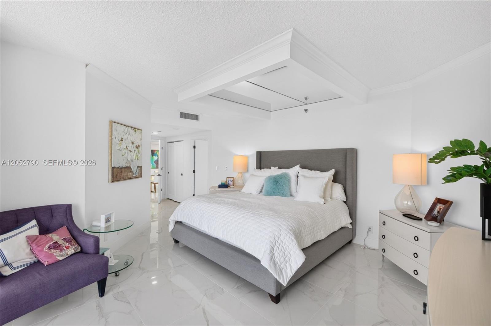 2800 Island Boulevard