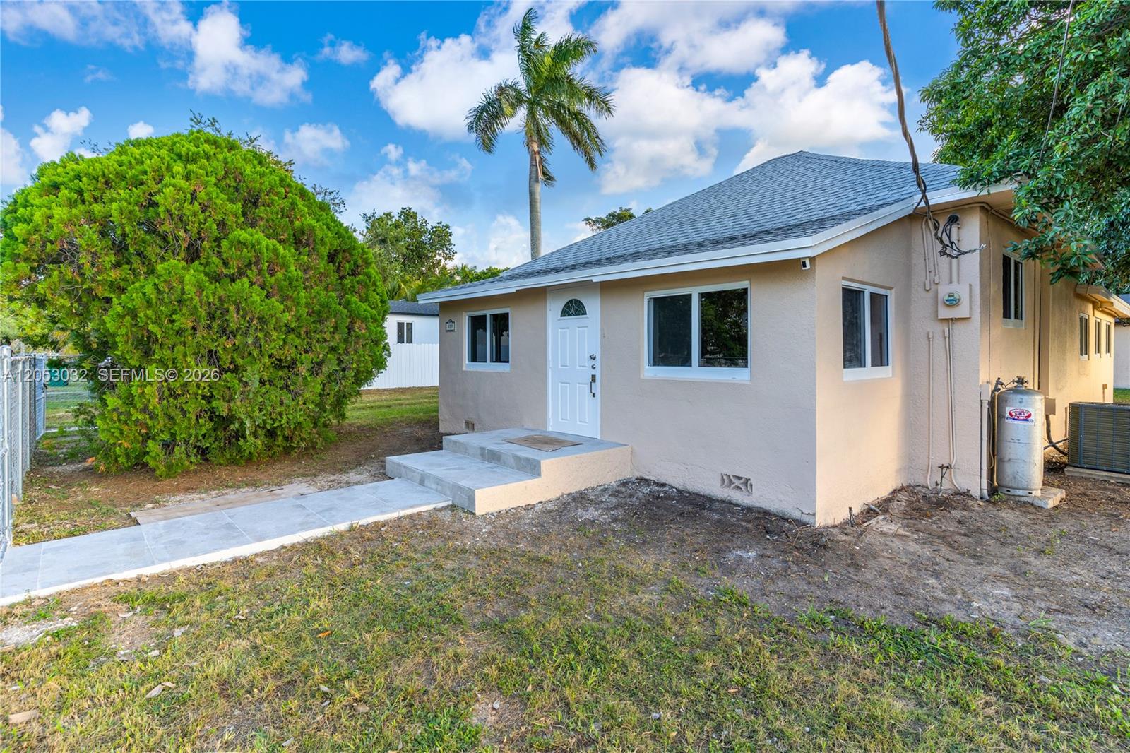 559 NW 2nd Street