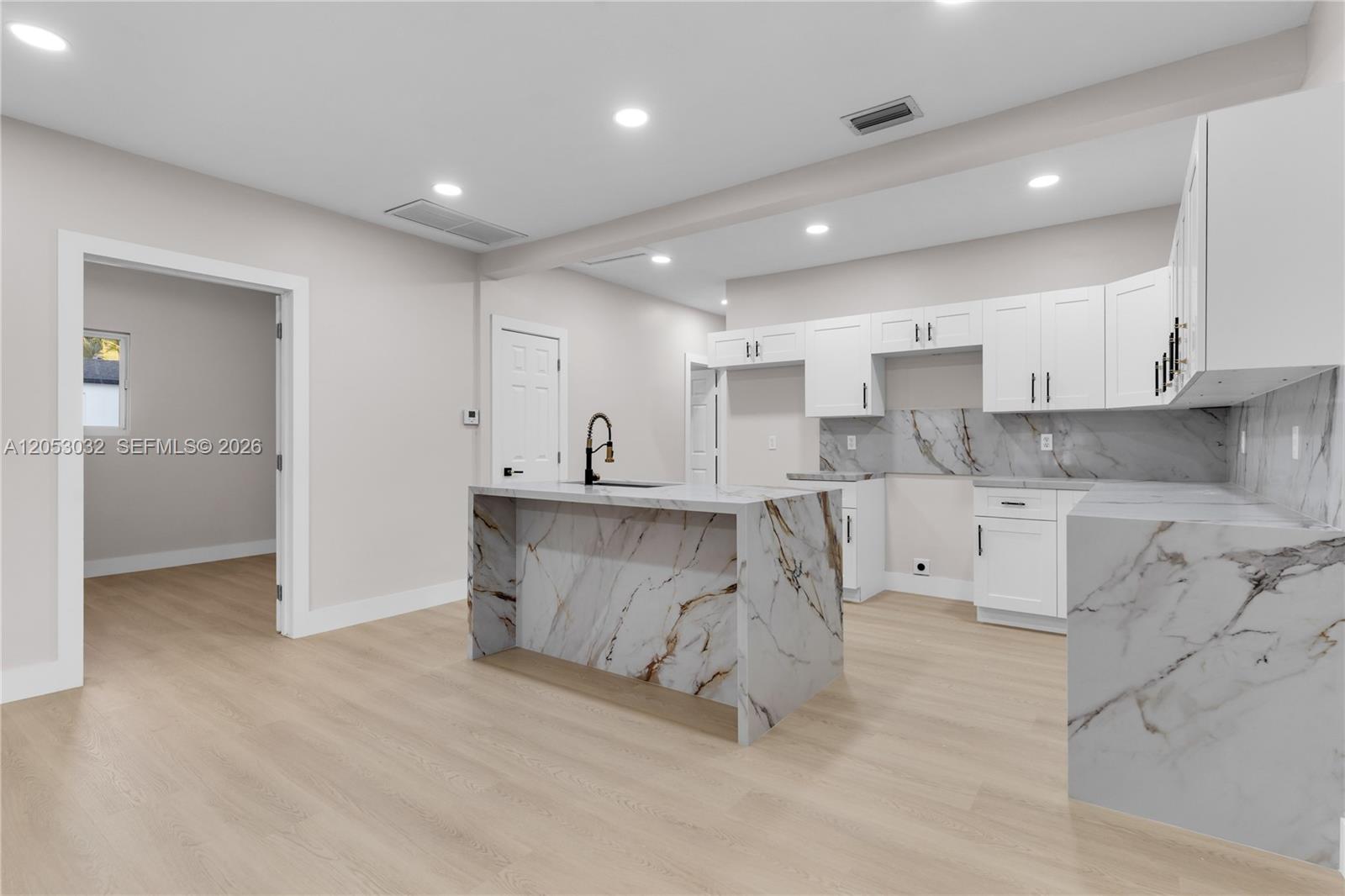 559 NW 2nd Street