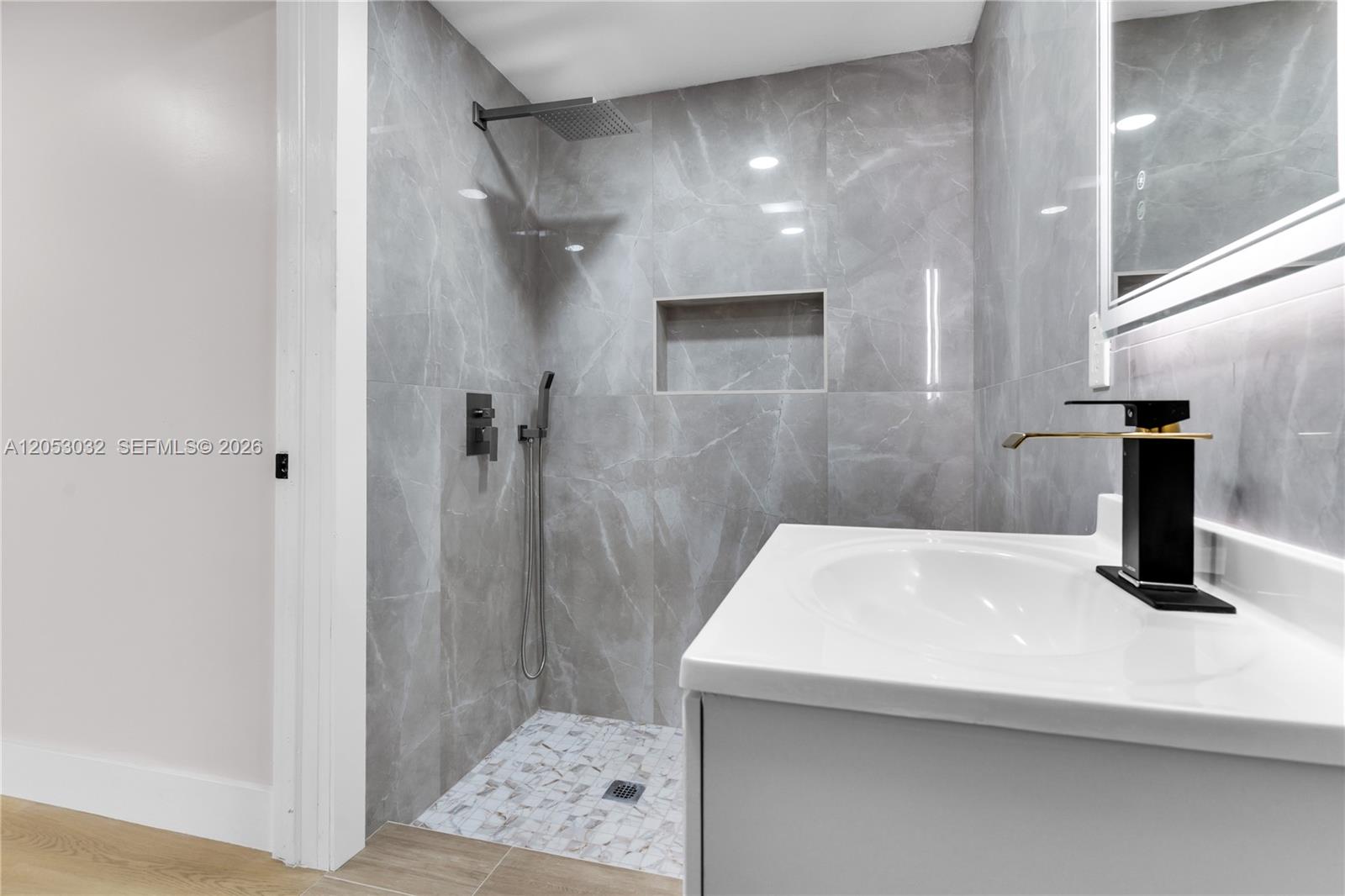 559 NW 2nd Street