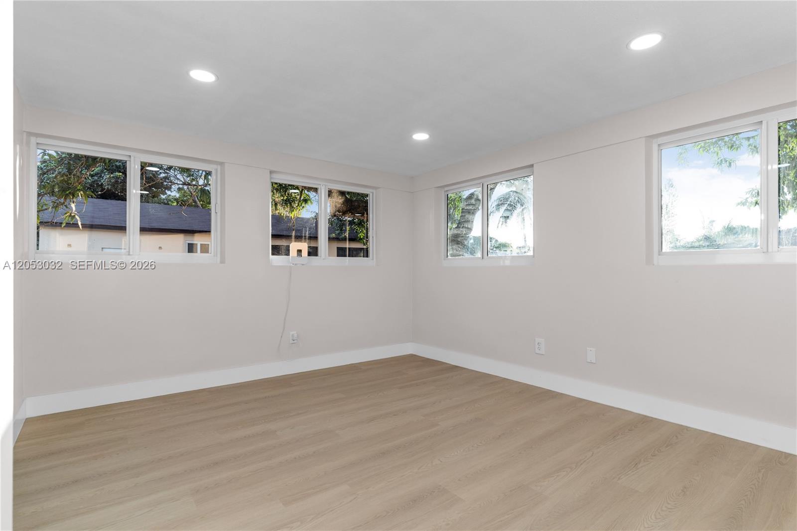559 NW 2nd Street