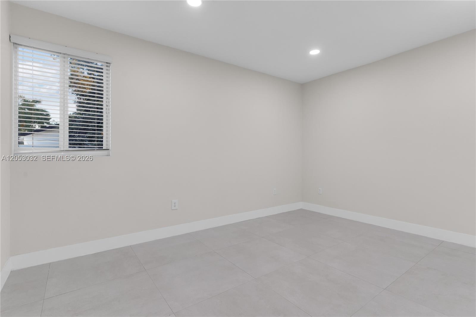 559 NW 2nd Street