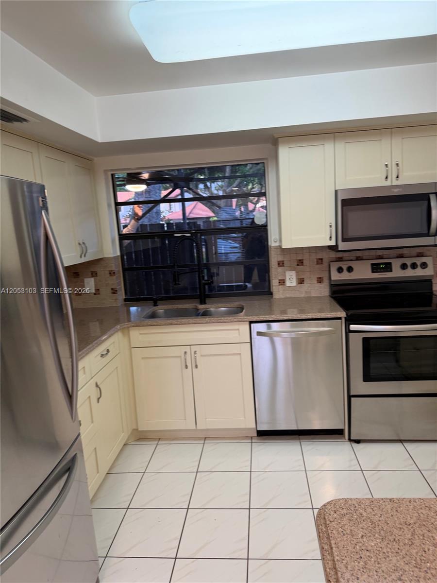11325 SW 133rd Court gallery image #25