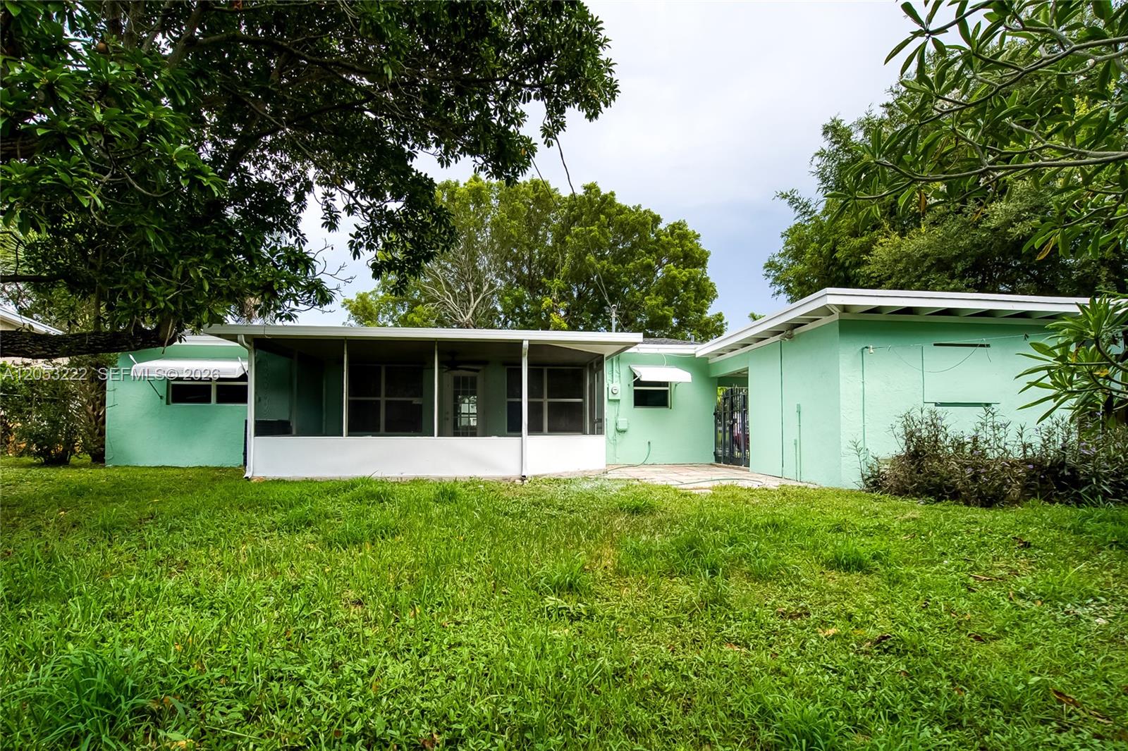 1427 Crest Drive