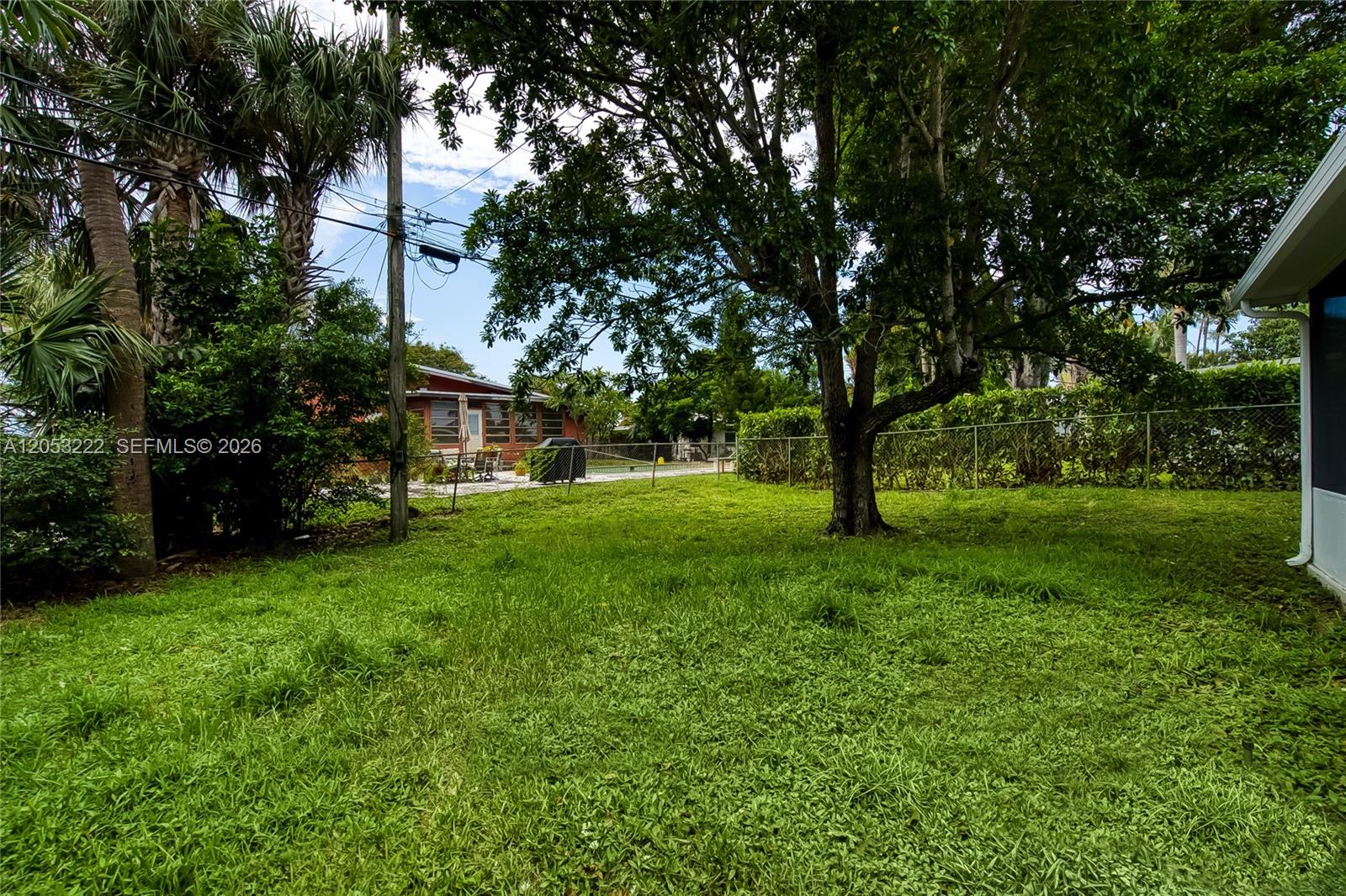 1427 Crest Drive