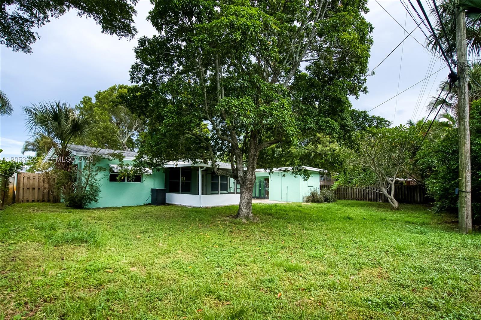 1427 Crest Drive