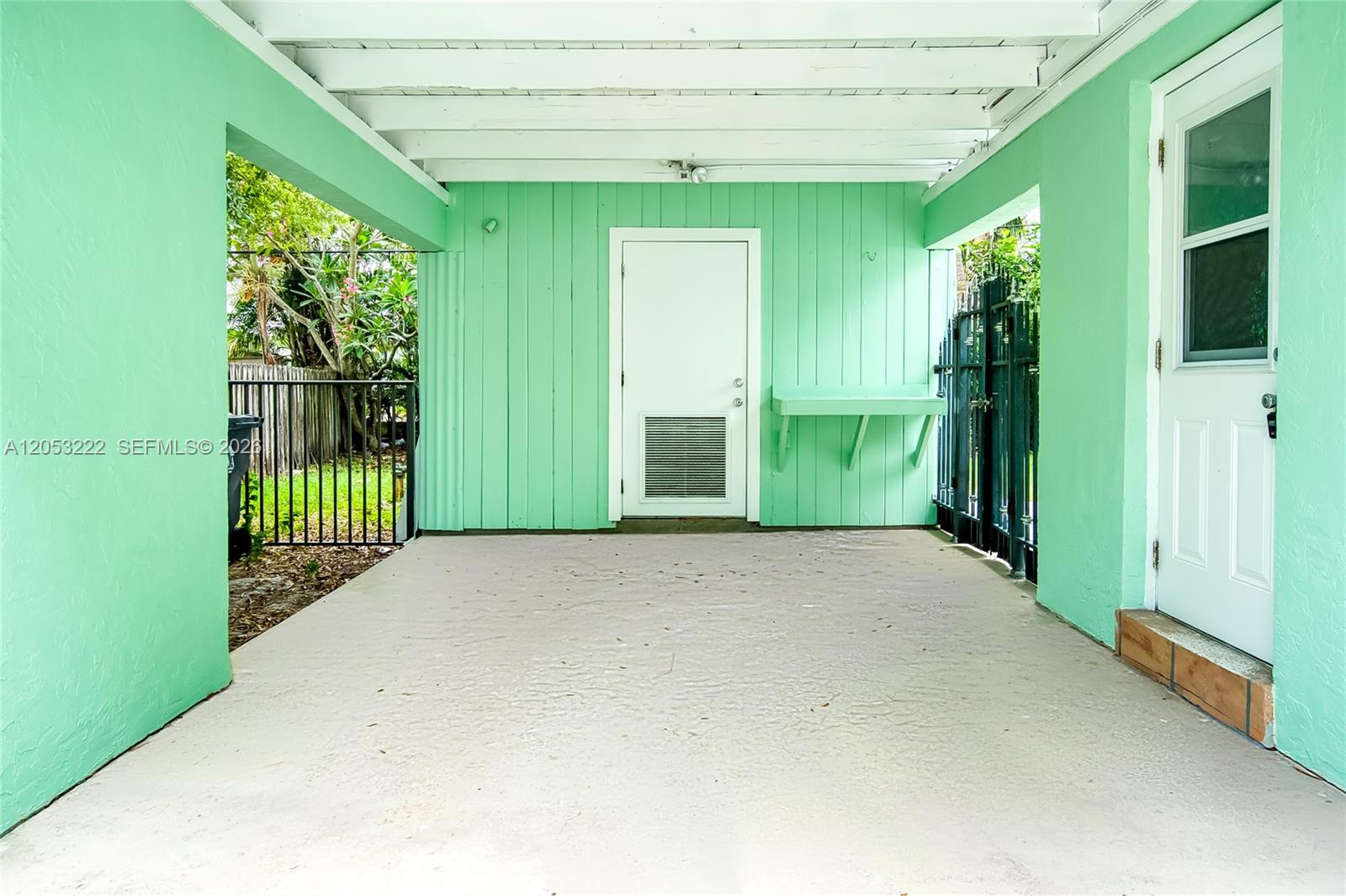1427 Crest Drive