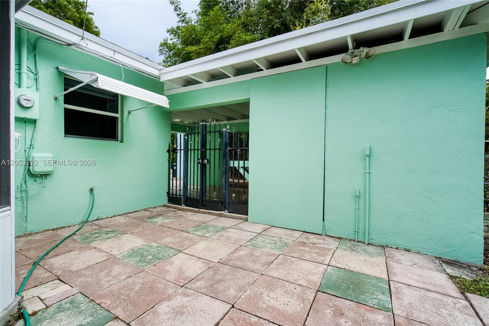 1427 Crest Drive