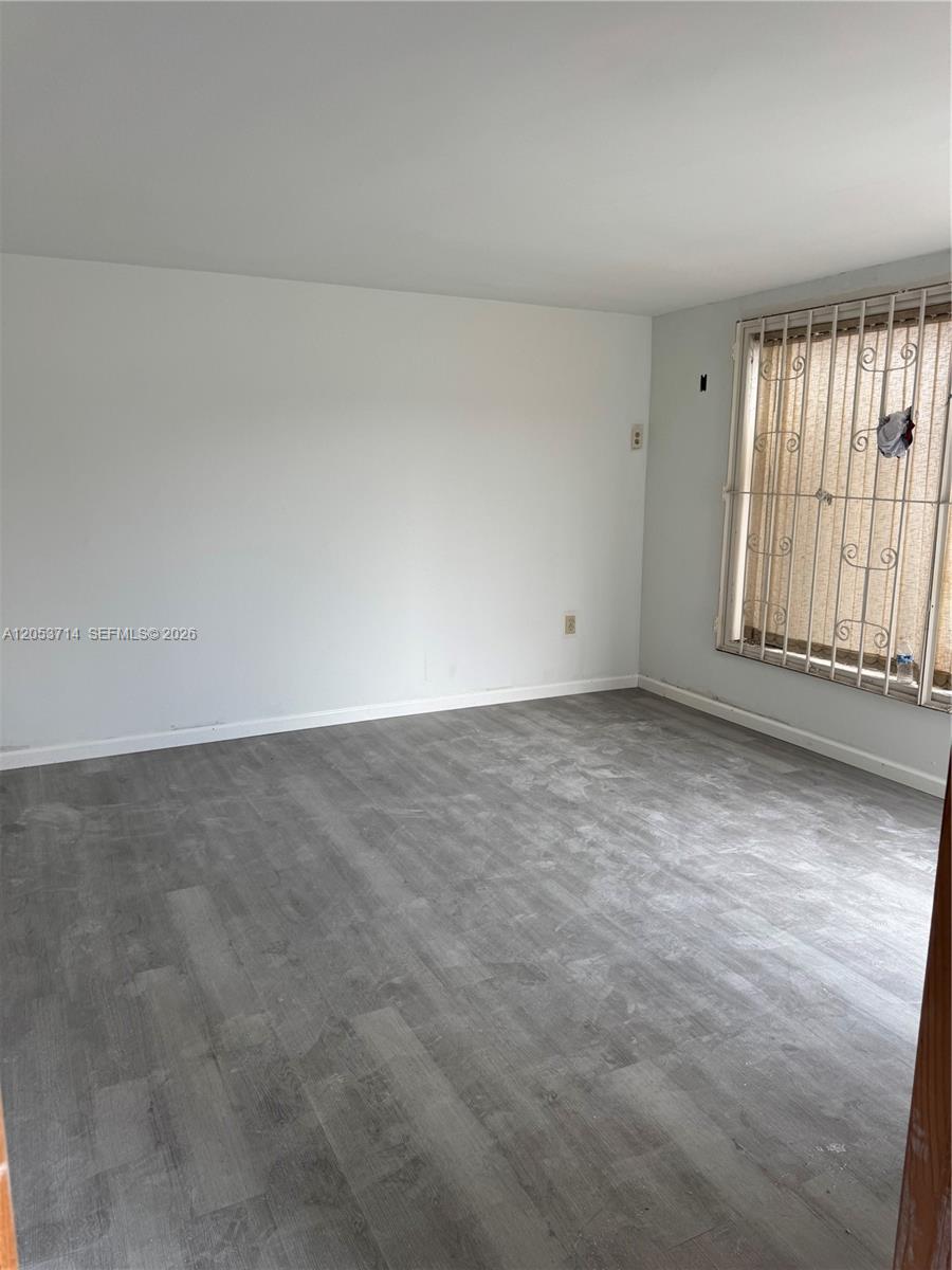 1671 W 38th Place