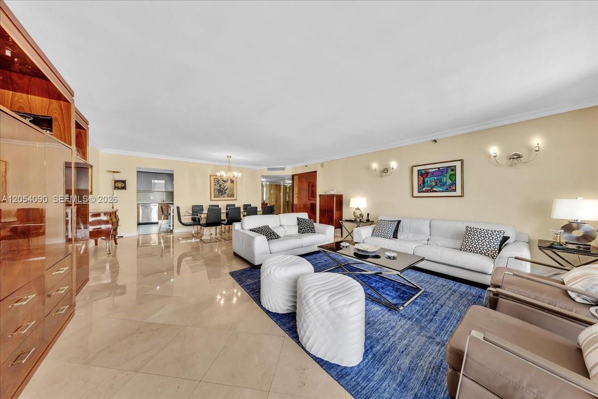 8877 Collins Avenue