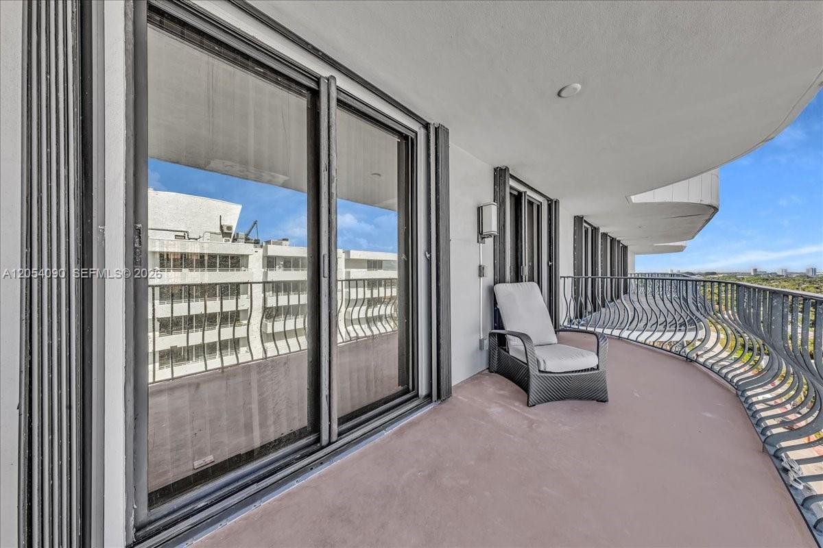 8877 Collins Avenue