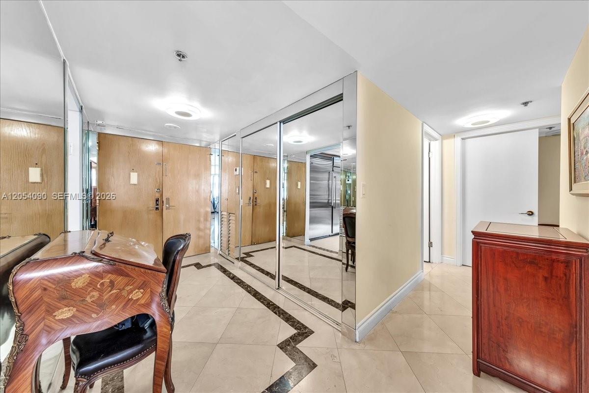 8877 Collins Avenue