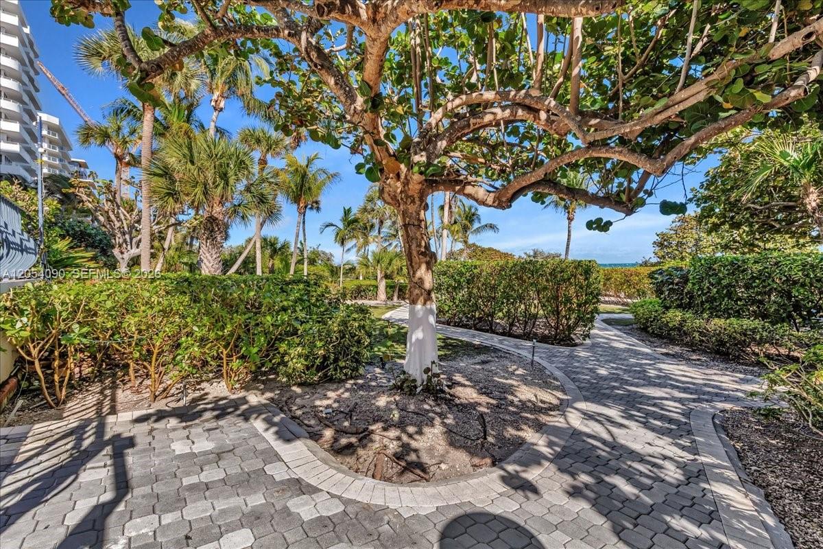 8877 Collins Avenue