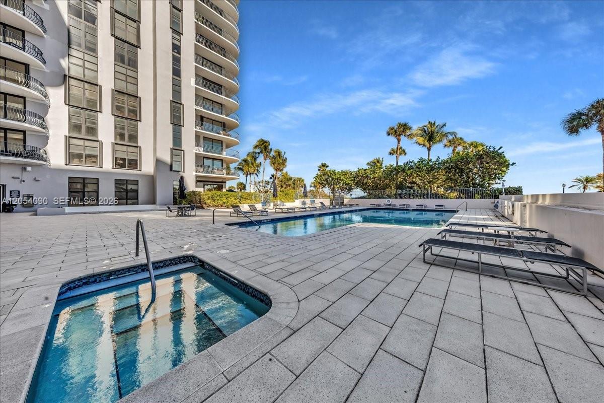 8877 Collins Avenue
