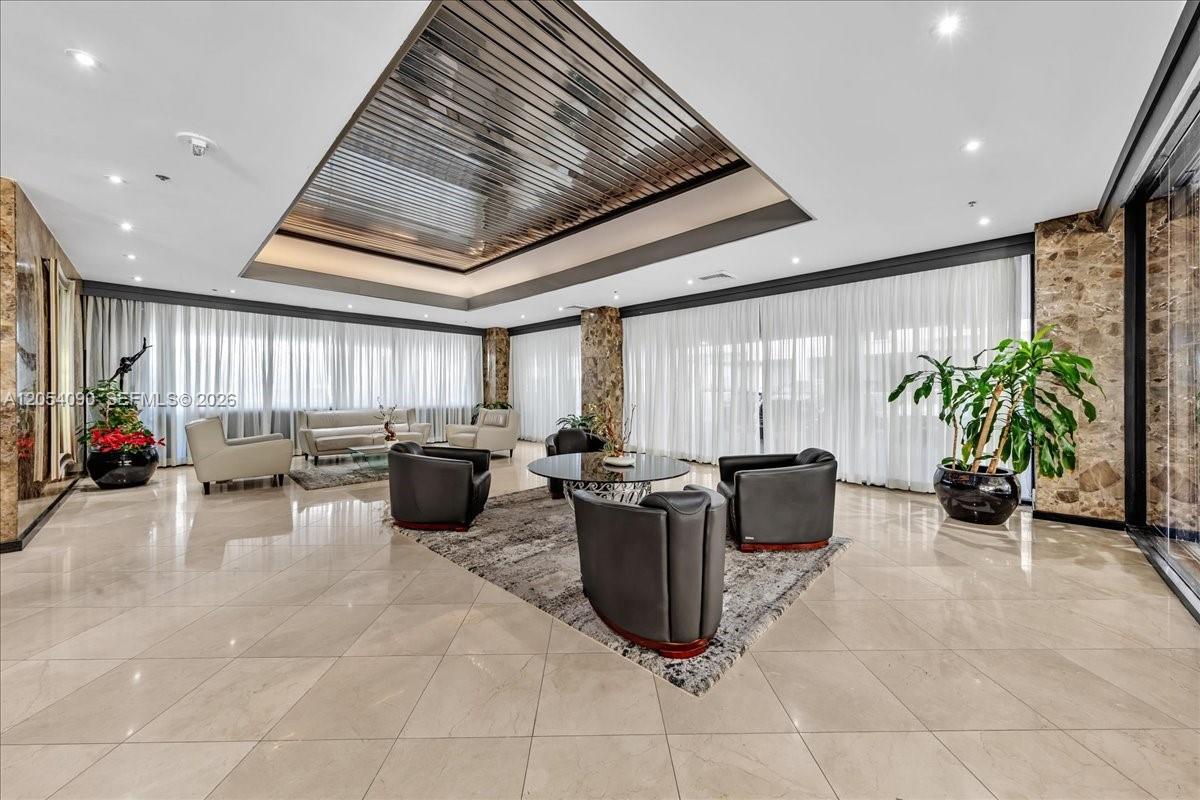 8877 Collins Avenue