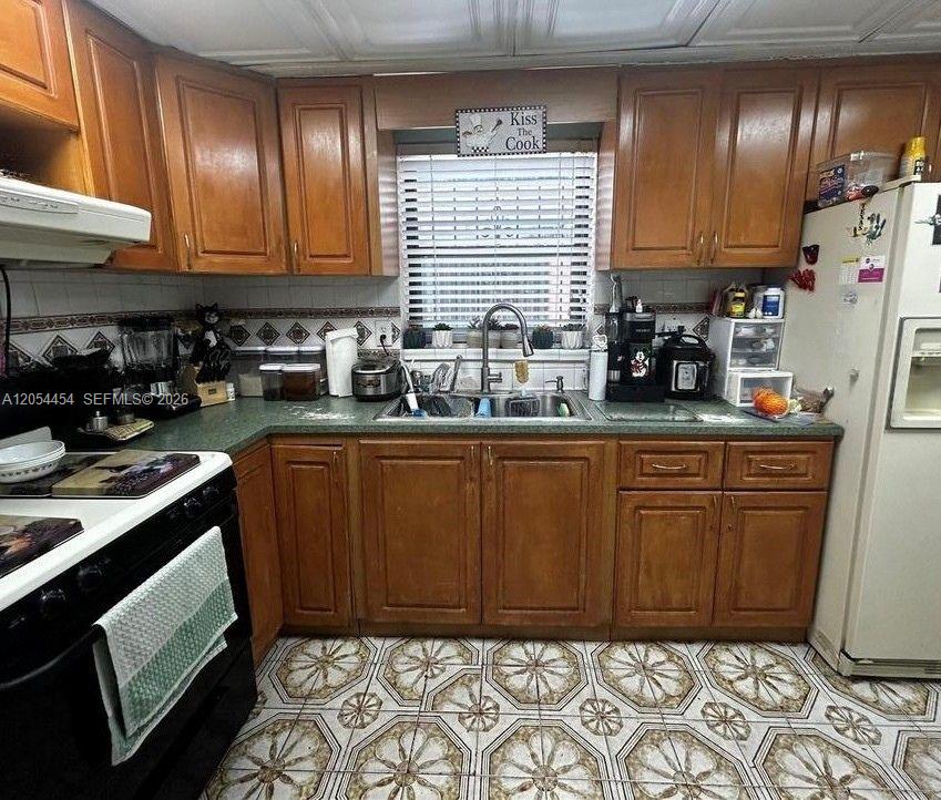 890 E 28th Street