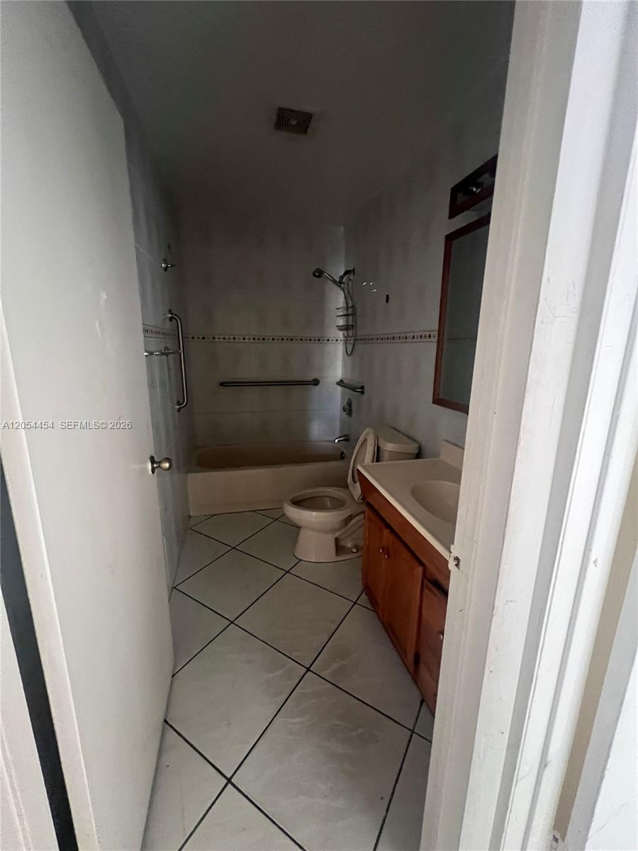890 E 28th Street