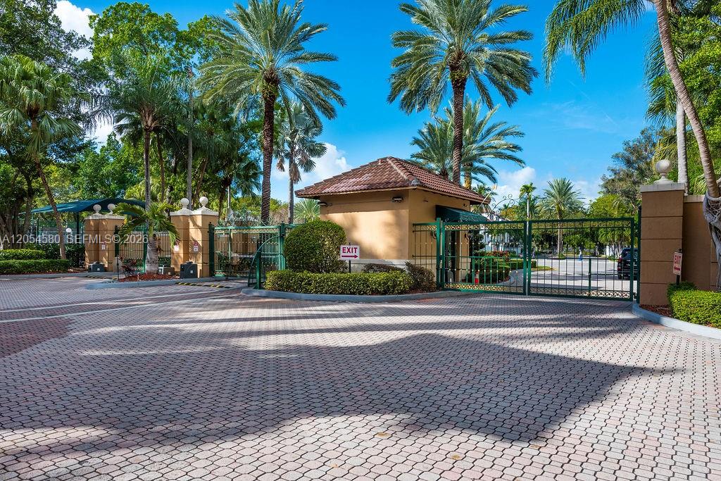 19999 E Country Club Drive