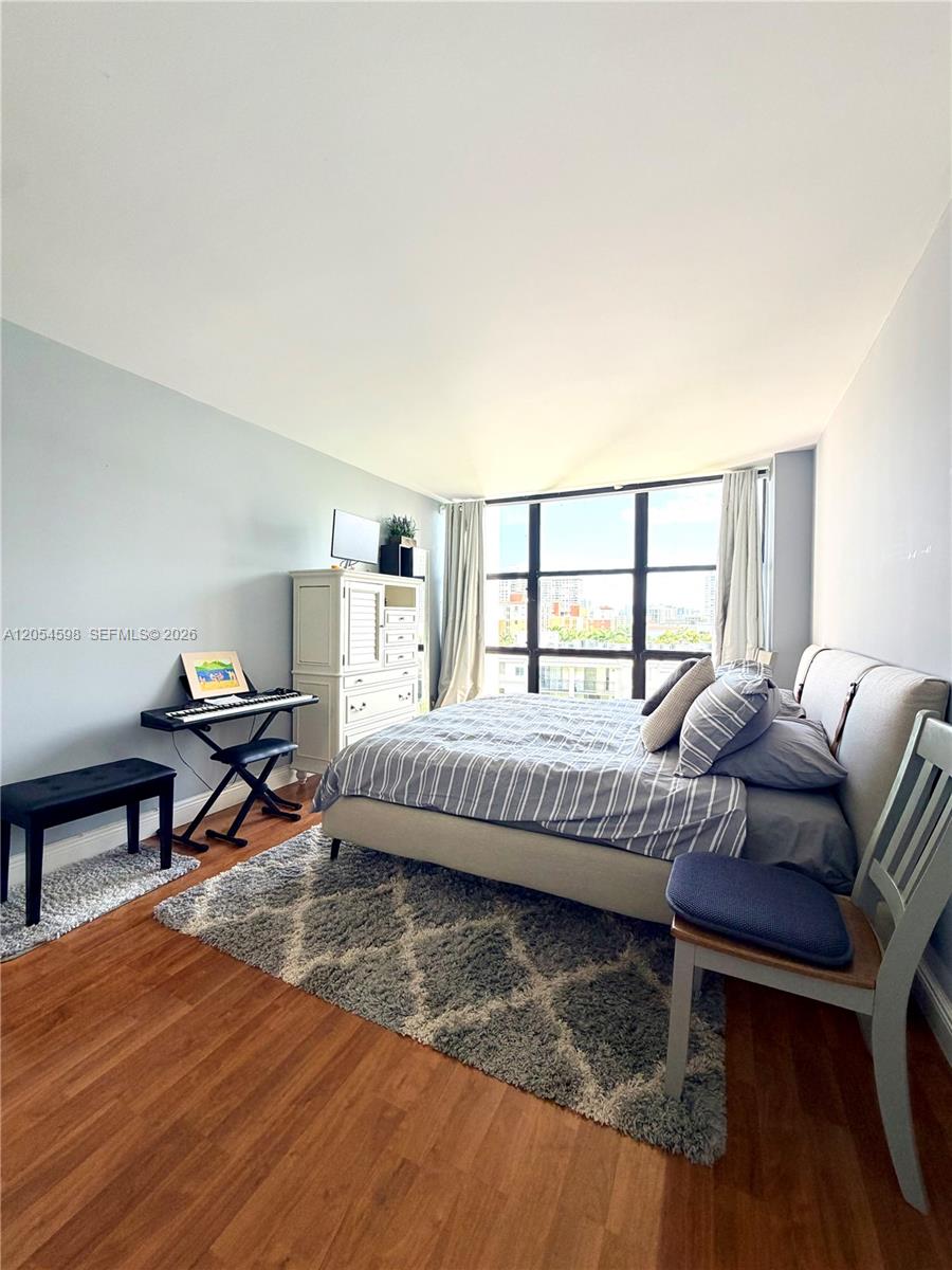 17021 N Bay Road
