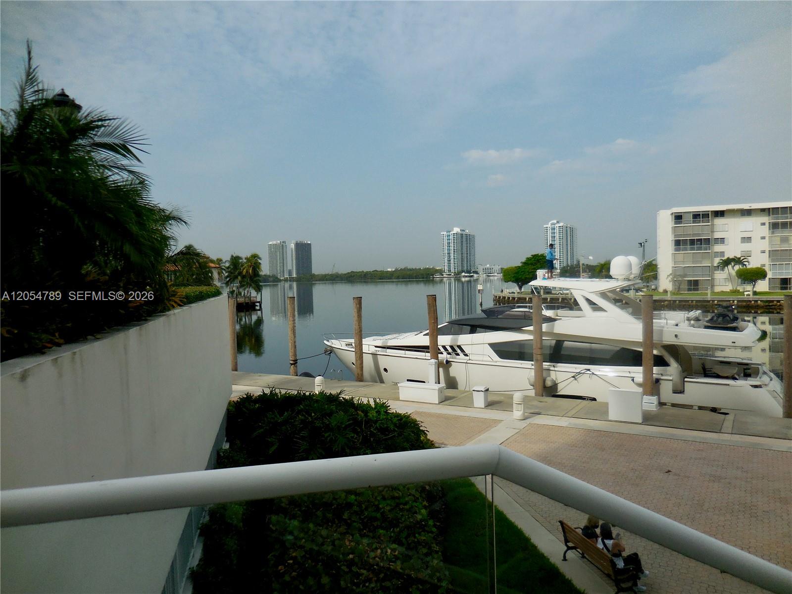 1000 Island Boulevard