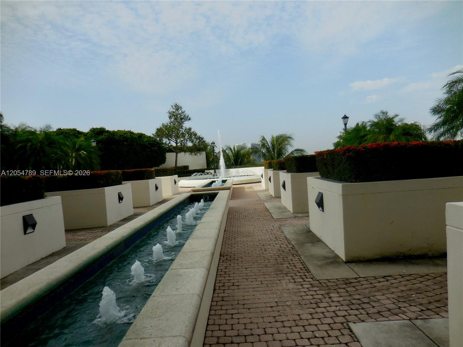 1000 Island Boulevard