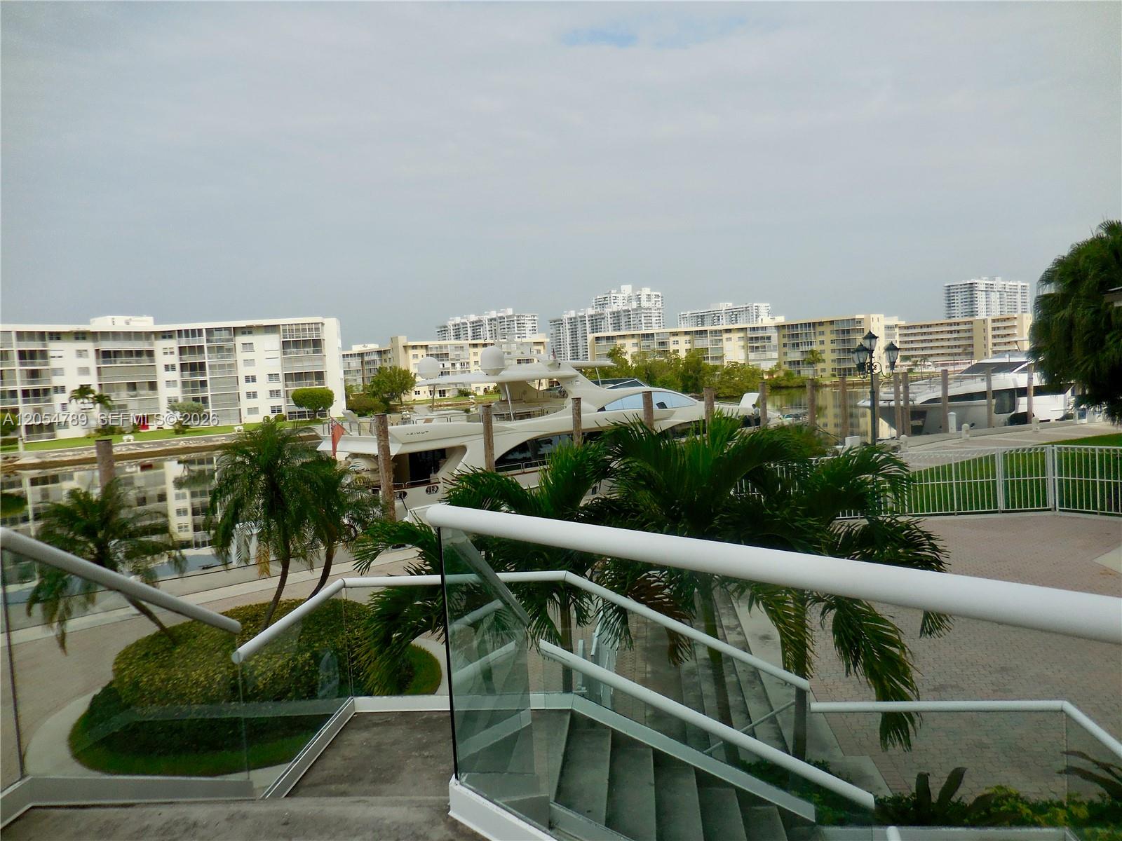 1000 Island Boulevard