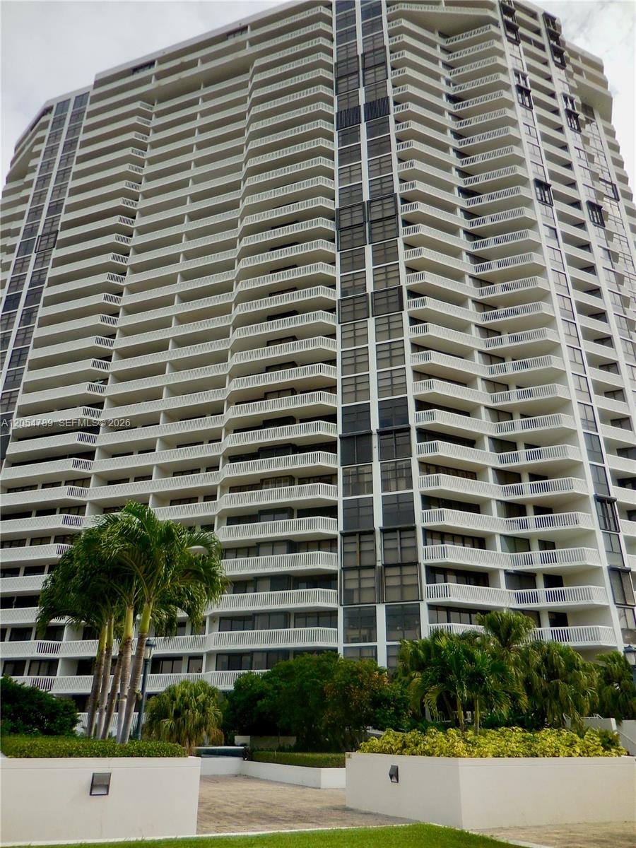 1000 Island Boulevard