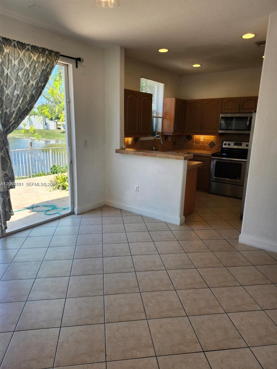 11425 NW 76th Terrace