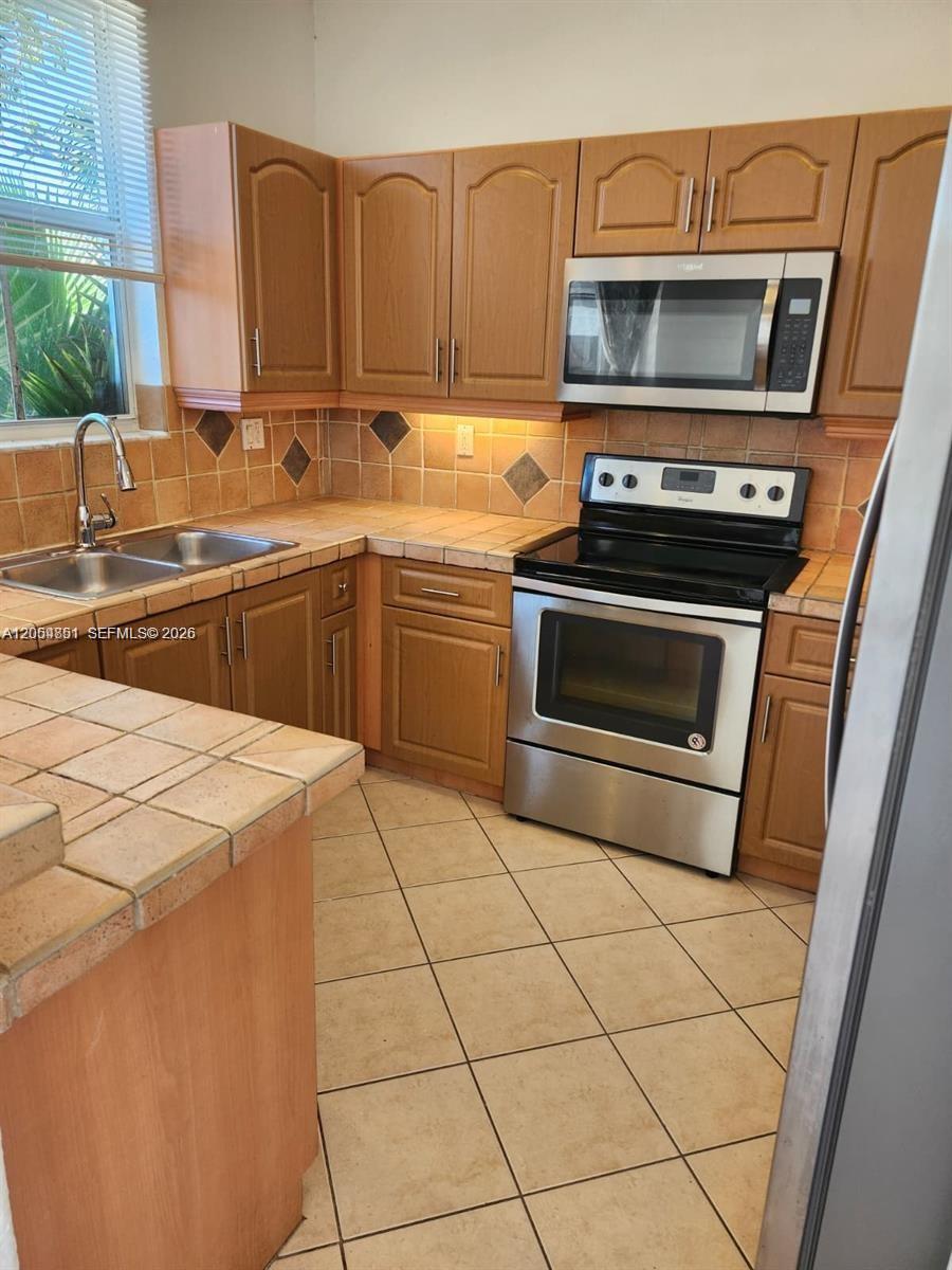 11425 NW 76th Terrace