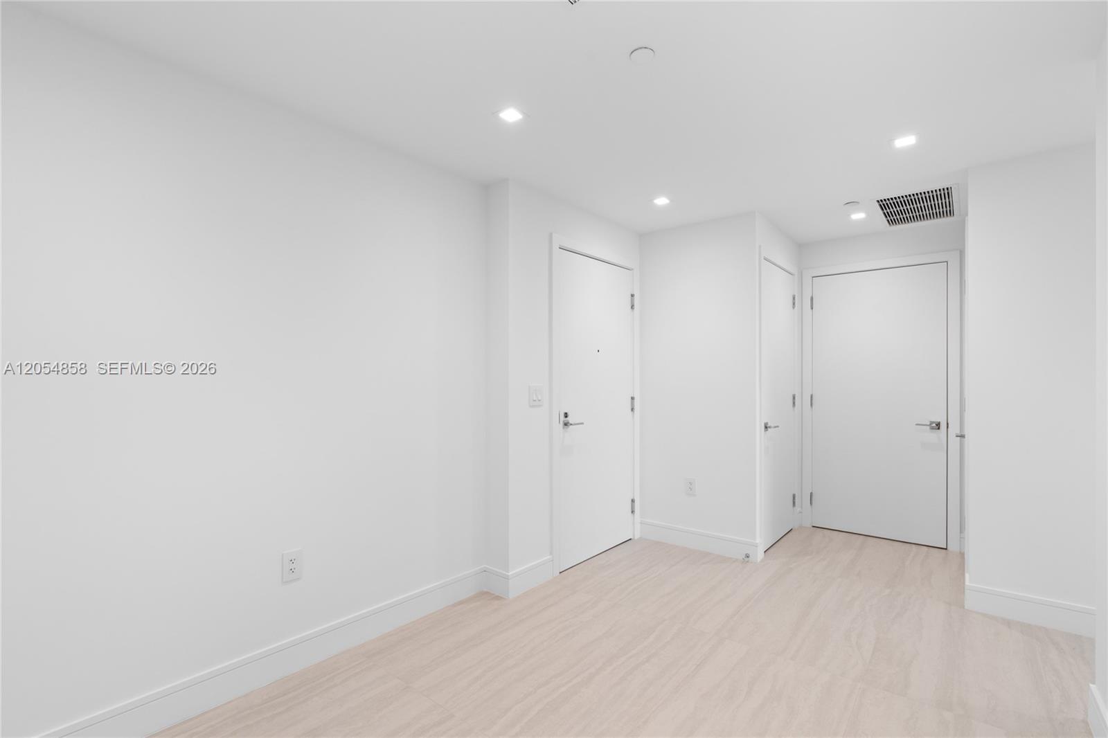 2411 Laguna Circle