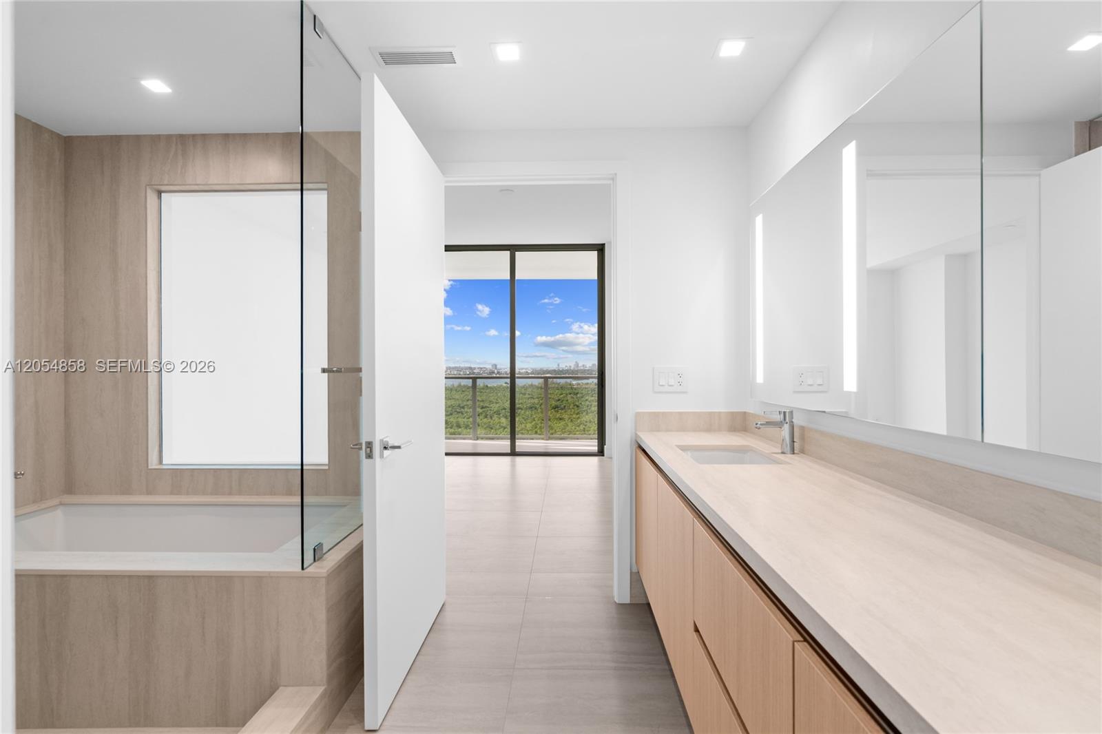 2411 Laguna Circle