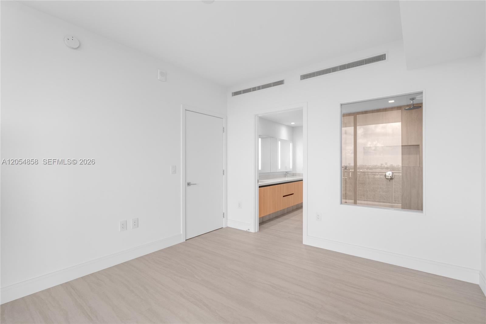 2411 Laguna Circle