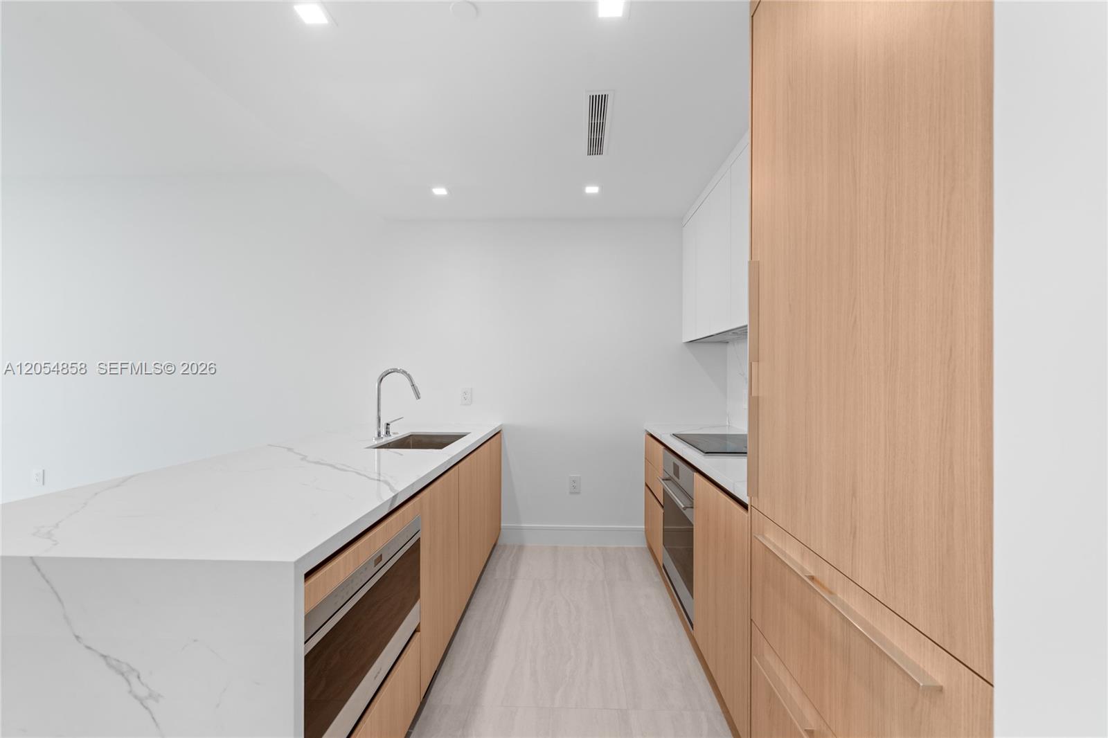 2411 Laguna Circle