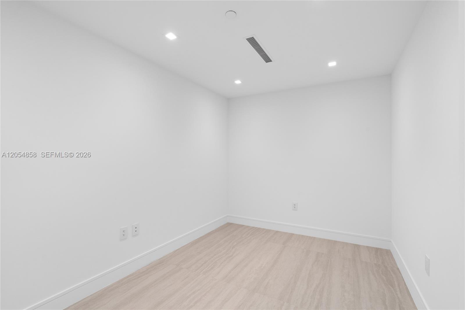 2411 Laguna Circle