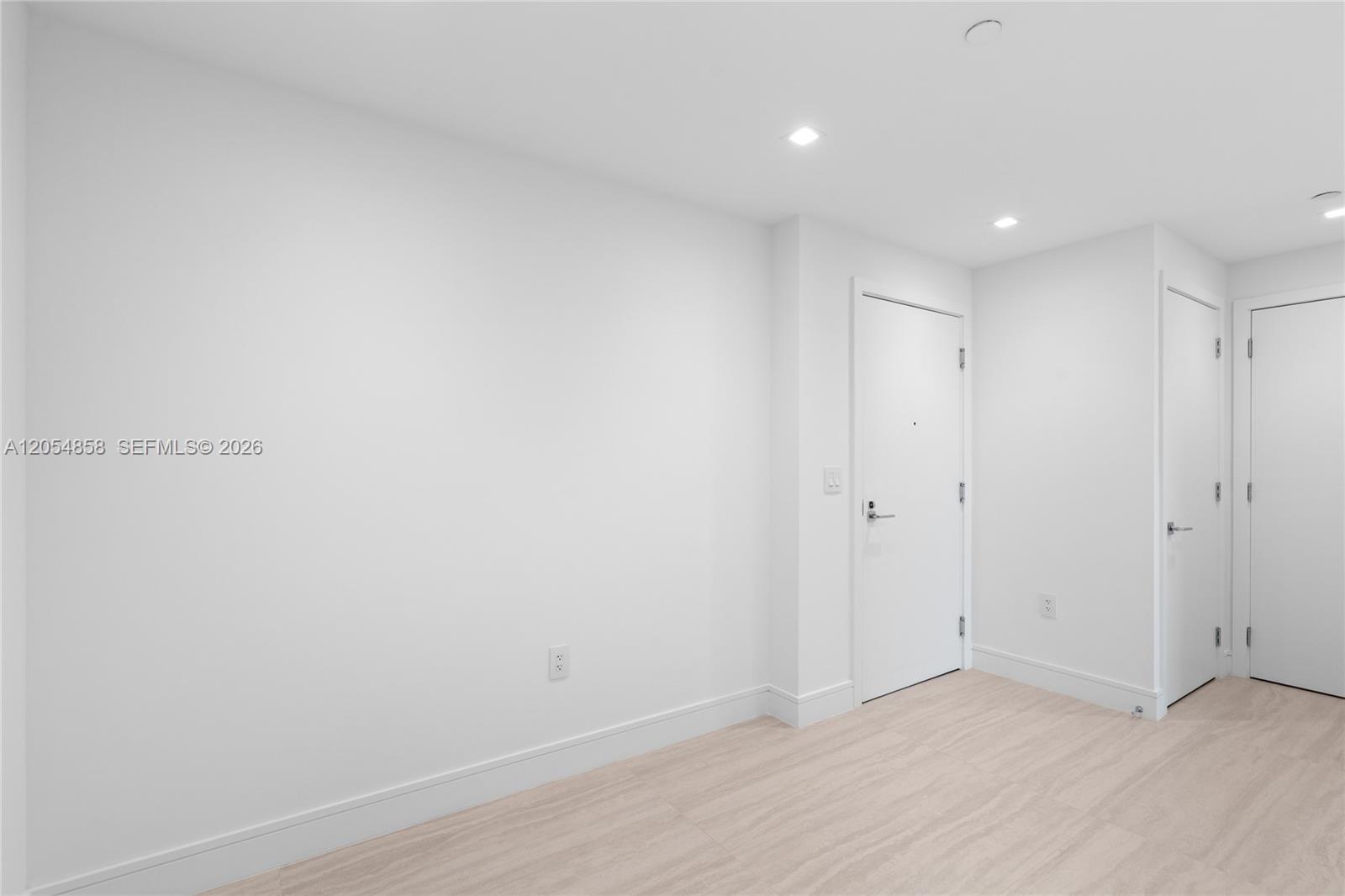 2411 Laguna Circle