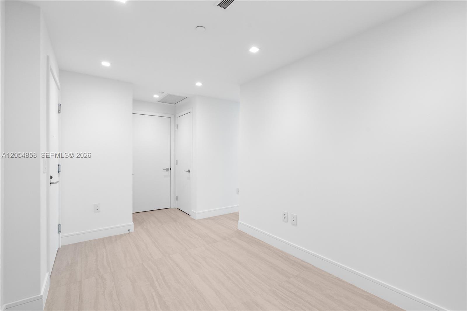 2411 Laguna Circle