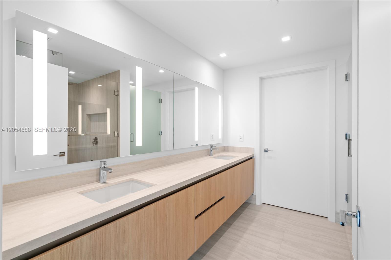 2411 Laguna Circle