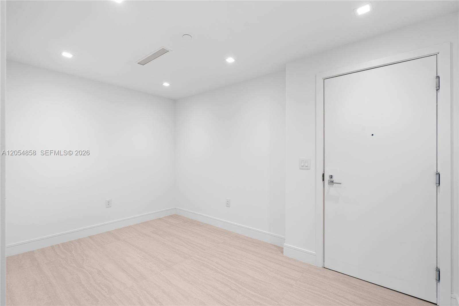 2411 Laguna Circle