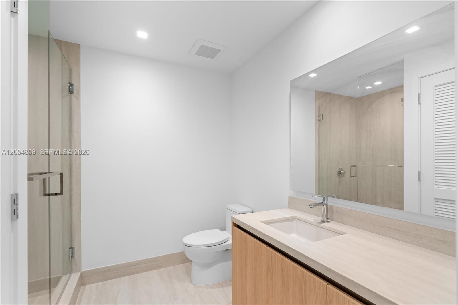 2411 Laguna Circle