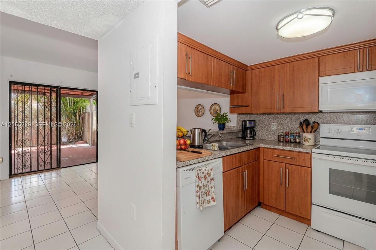 1082 W 79th Street