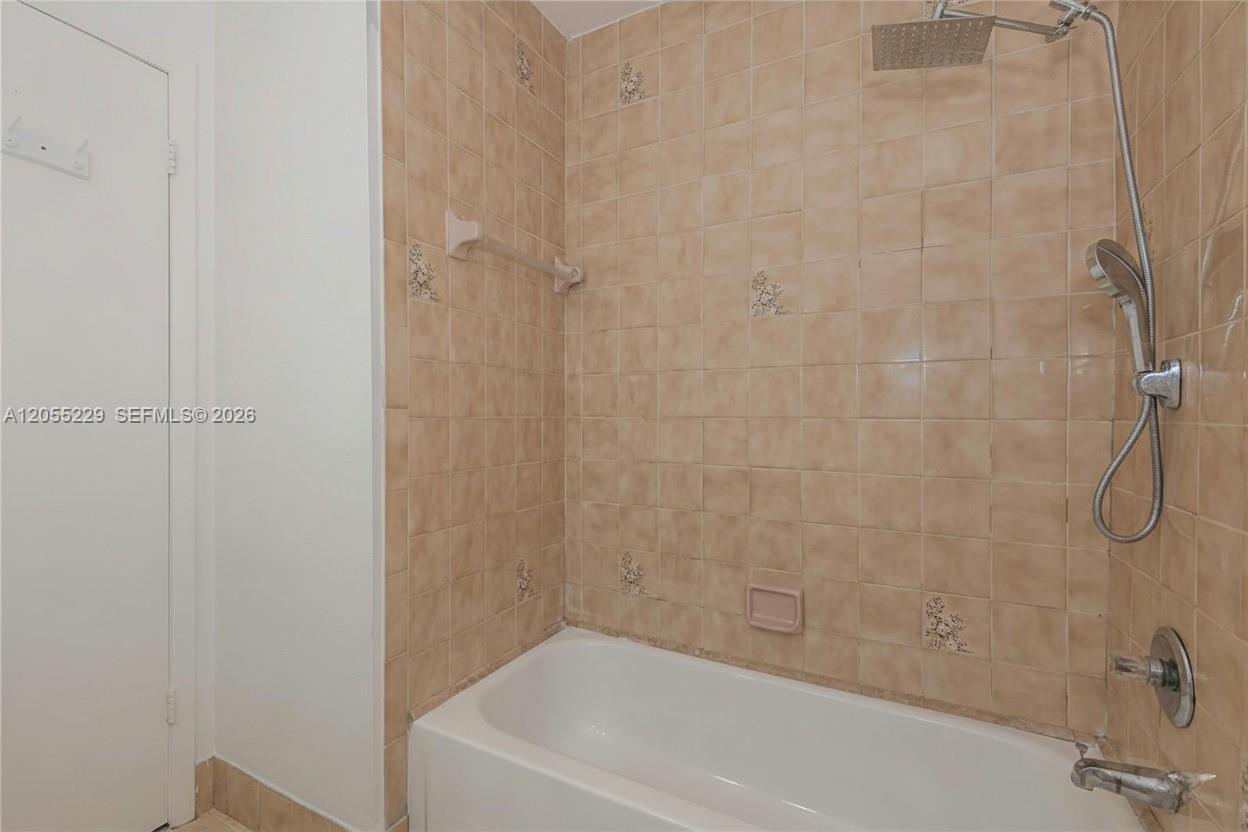 1082 W 79th Street